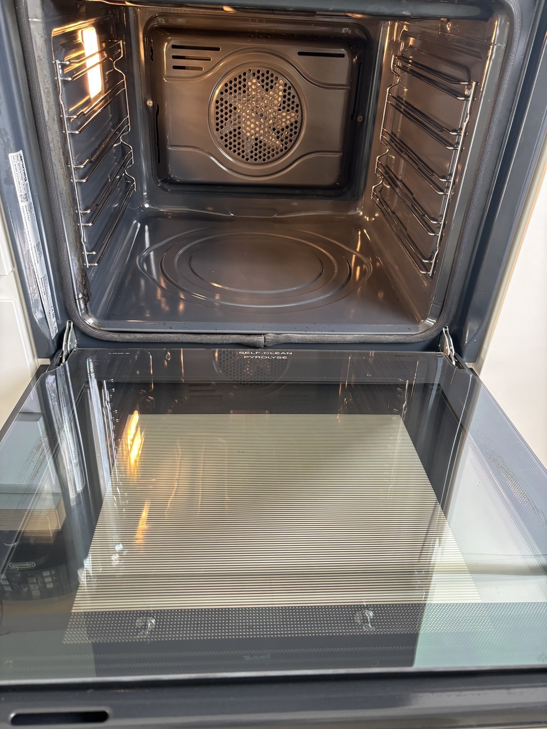 Nettoyage de four : une intervention experte signée Surménage Services à Toulouse